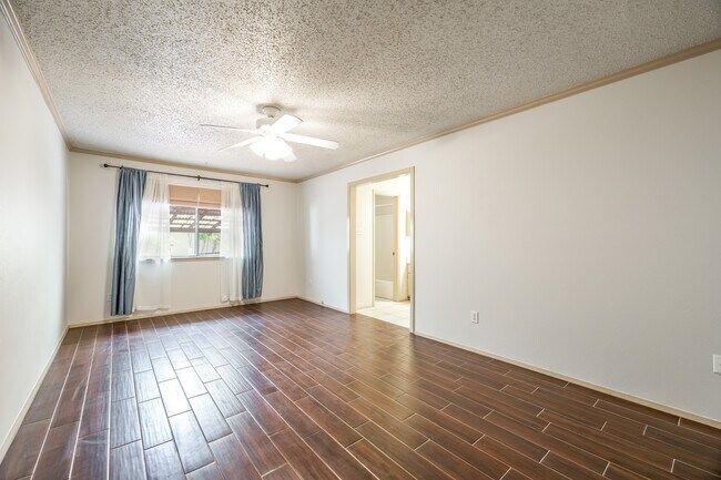 Building Photo - Charming Cottage in North Park Estate - Prime Location!