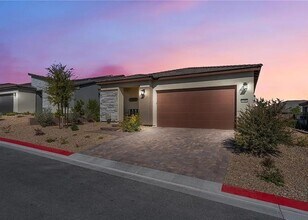 Building Photo - Stunning 3-year-old single-story in the guard-gated 55+ Sunstone community!
