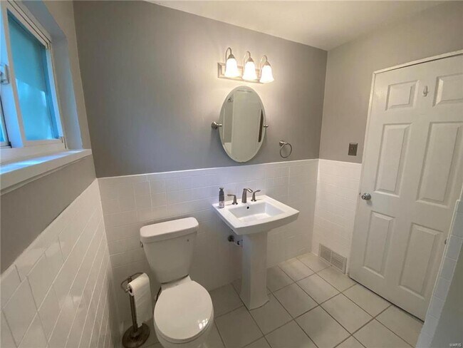 Building Photo - 178 Floralea Pl