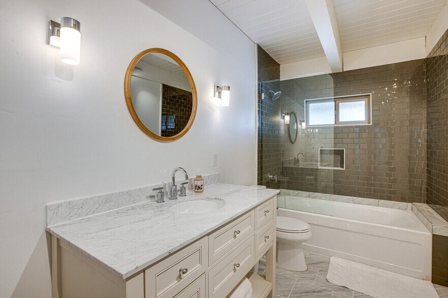 Building Photo - 574 Danube Dr