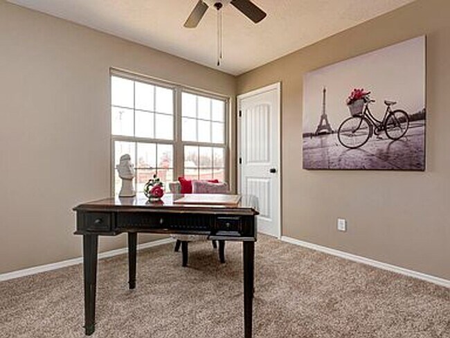 Building Photo - Luxury, Location, and Convenience.