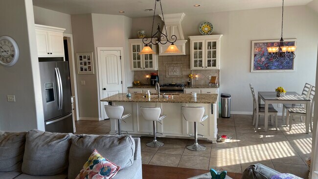 Building Photo - 15512 Maple Ridge Ln