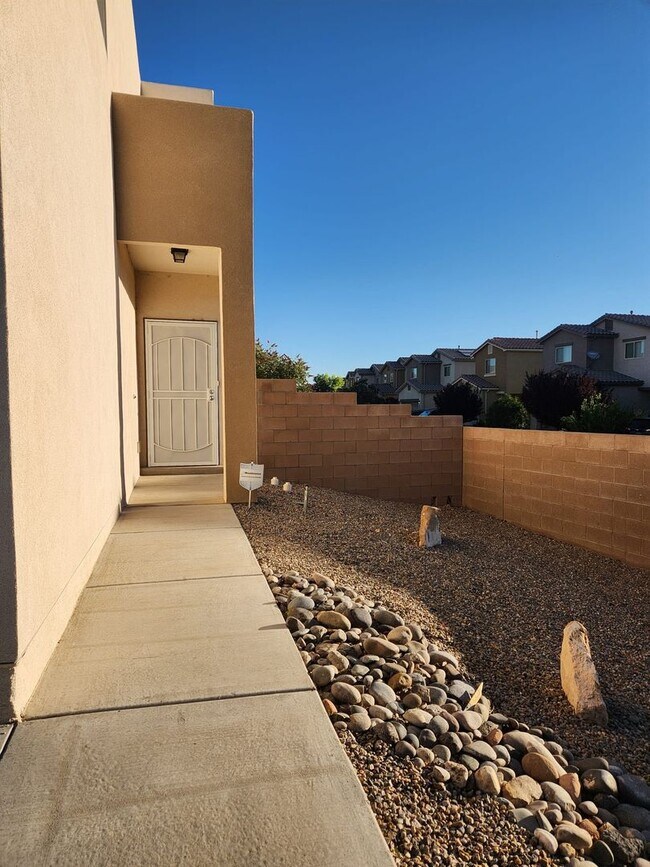 Building Photo - Amazing 3 bedroom on Westside! Coors/Ladera. Close to Petroglyphs, I-40.
