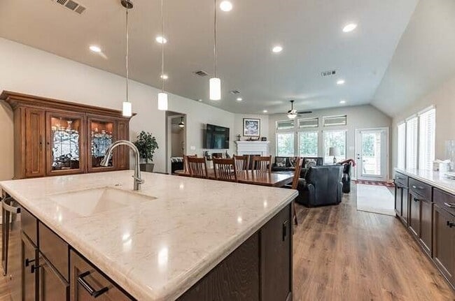 Building Photo - 338 Mistletoe Ridge Ct
