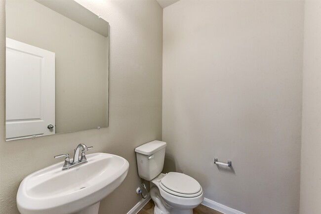 Building Photo - 3842 Sugardale St