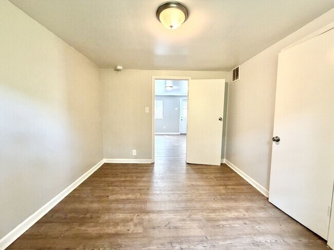 Building Photo - Hickory Hill Dr