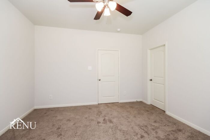 Building Photo - 10482 Sweetwater Creek Dr