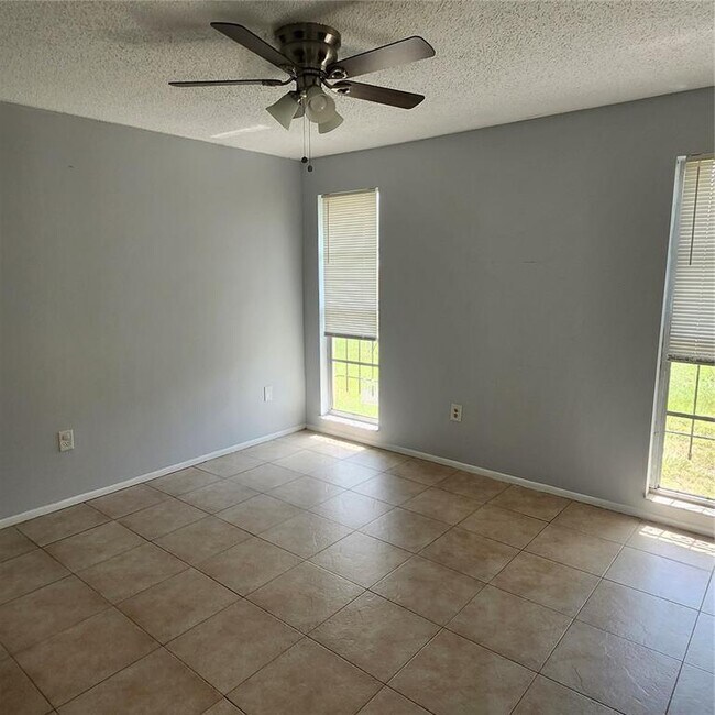 Building Photo - 3154 Laird Dr