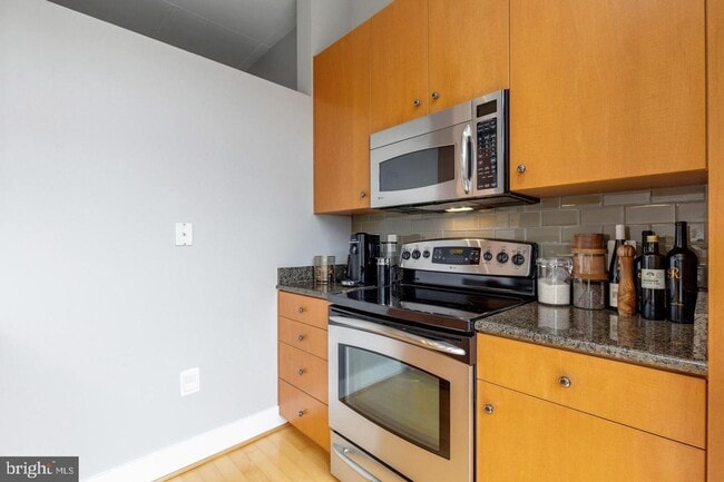 Building Photo - Stylish 1BR Rental in the Heart of Alexand...