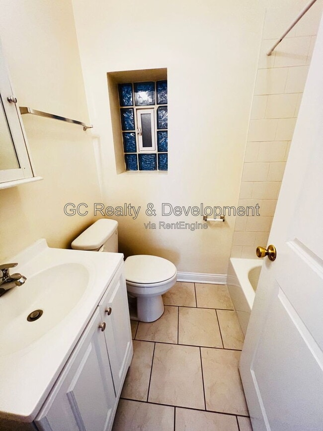 Building Photo - 1512 W 17th St