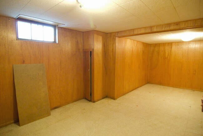 Building Photo - 10923 N 36th E