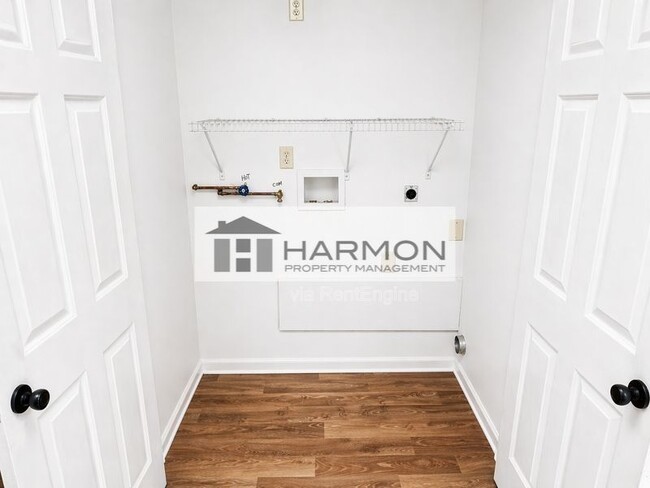 Building Photo - 6458 NW Parkview St