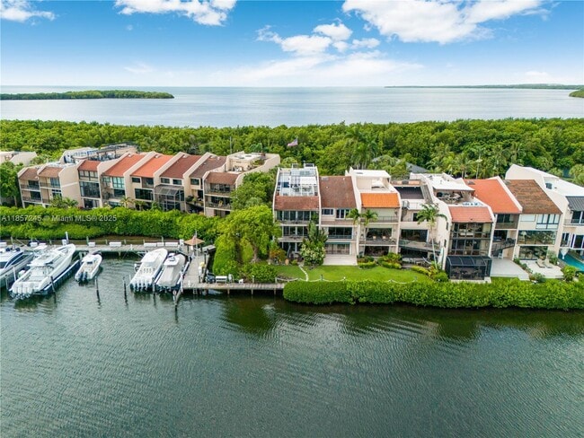 Building Photo - 6100 Paradise Point Dr