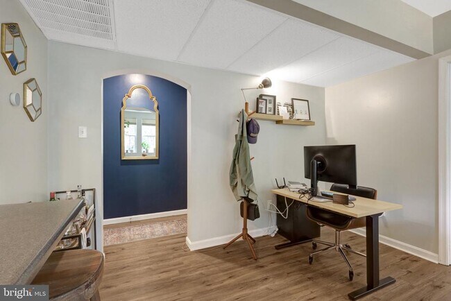 Building Photo - 1811 Key Blvd