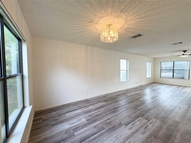 Building Photo - 8332 Montoya Cir