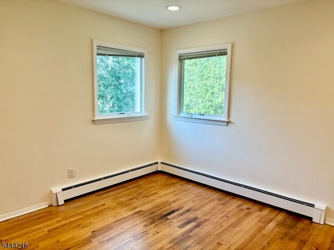 Building Photo - 32 Pawnee Ave
