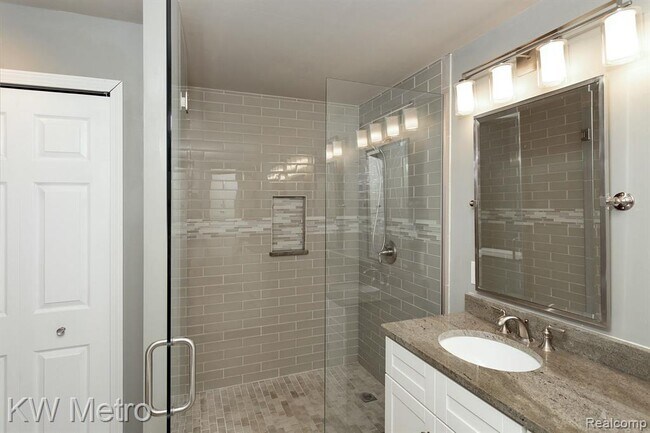 Building Photo - 516 Newburne Pointe