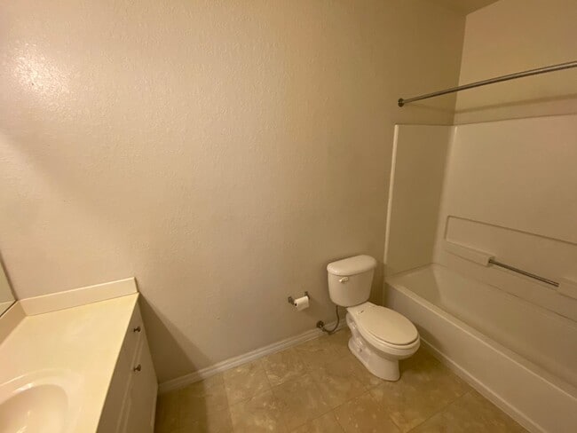 Building Photo - Top floor - 2 Bedrooms, 2 Bathrooms