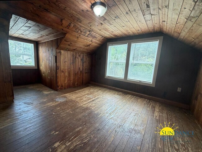 Building Photo - Great 4 Bedroom Home with Water View in Downtown Fort Walton Beach!