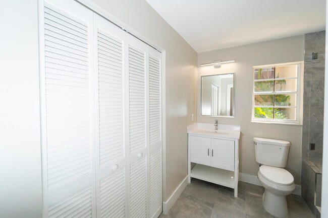 Building Photo - 6185 NW 77th Pl