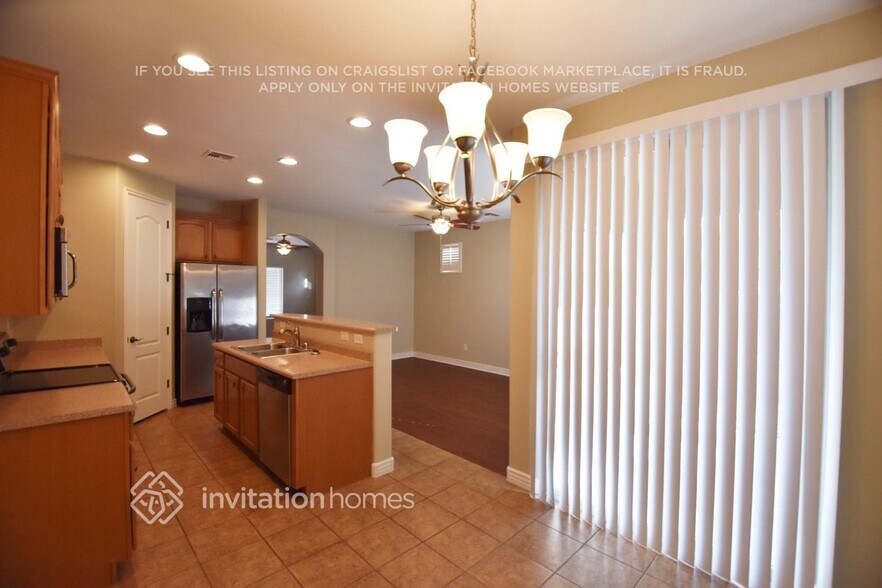 Building Photo - 254 S Aaron