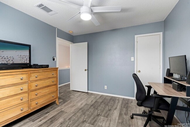 Building Photo - Well-Maintained 3-Bedroom Home – Ideal for Students & Professionals!