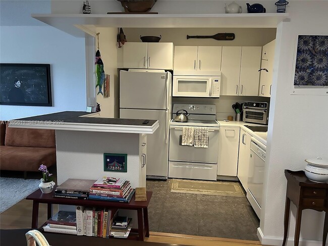 Building Photo - 1400 NE 54th St