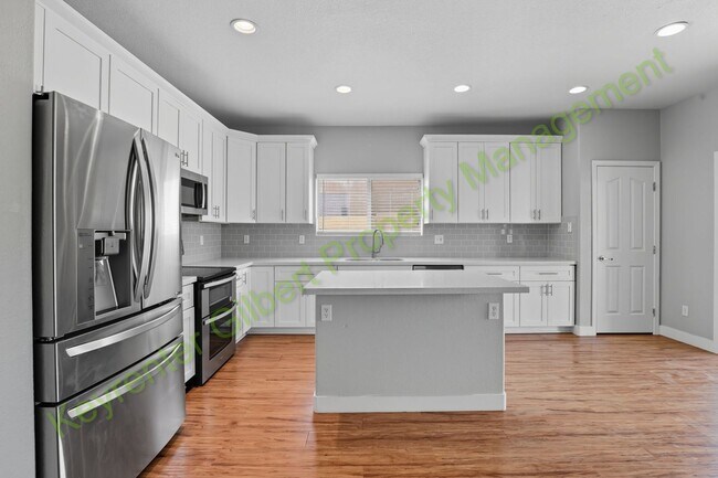 Building Photo - 5 bed / 2.5 bath Home in the San Tan Heigh...