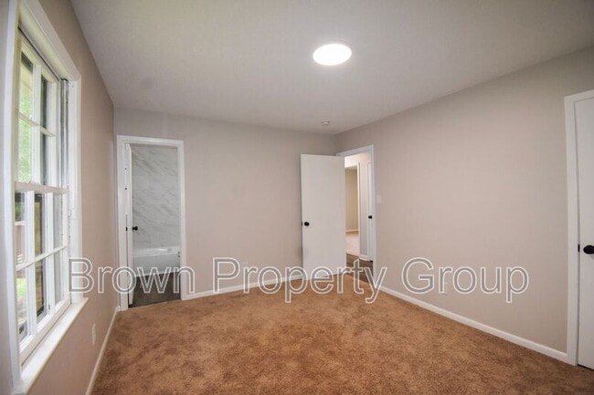 Building Photo - 870 Bedrock Dr