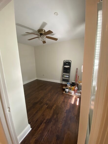 Room - 129 W 3rd Ave
