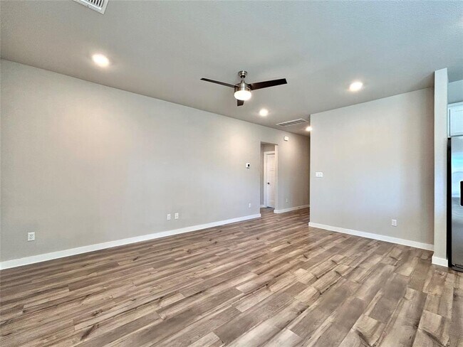 Building Photo - 321 Coda Xing