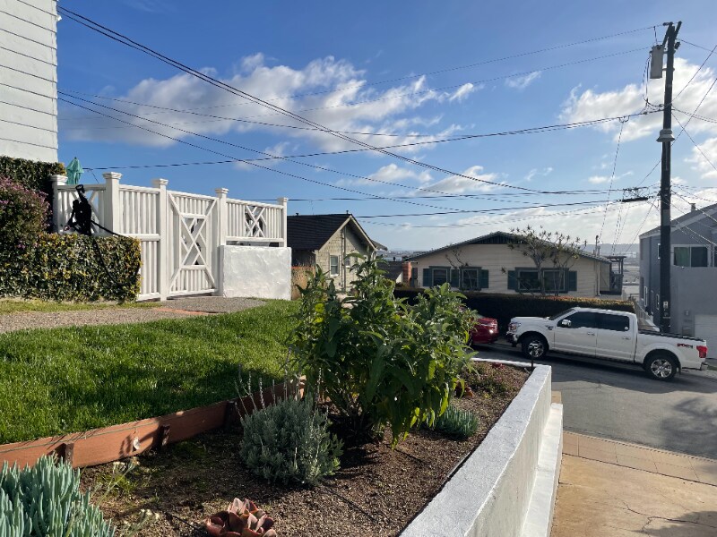 Building Photo - 1830 Guy St