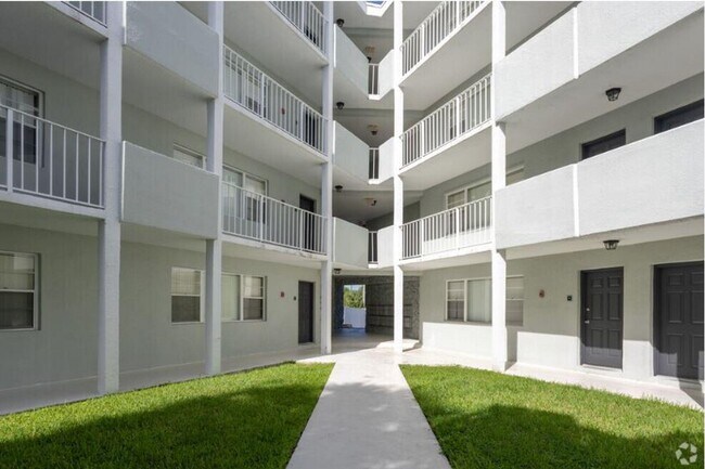 Building Photo - 2716 Vandiver Dr