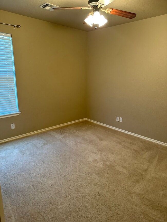 Building Photo - 3 bedroom + Office in Owasso Schools!