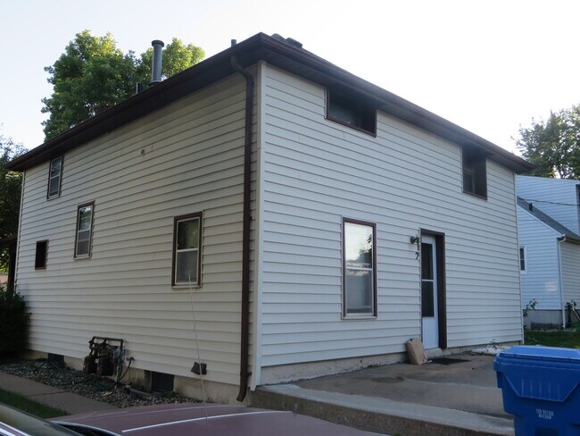 Building Photo - 1426 E 17th St