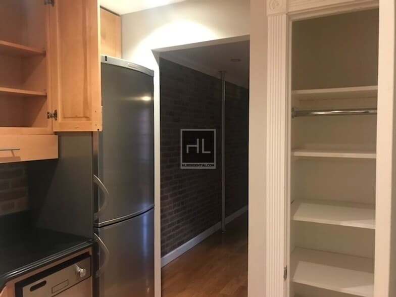 Building Photo - 1ST AVE.