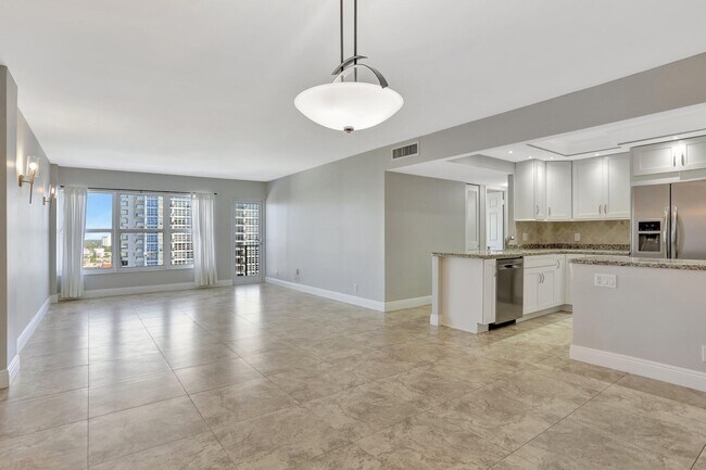 Building Photo - 405 N Ocean Blvd