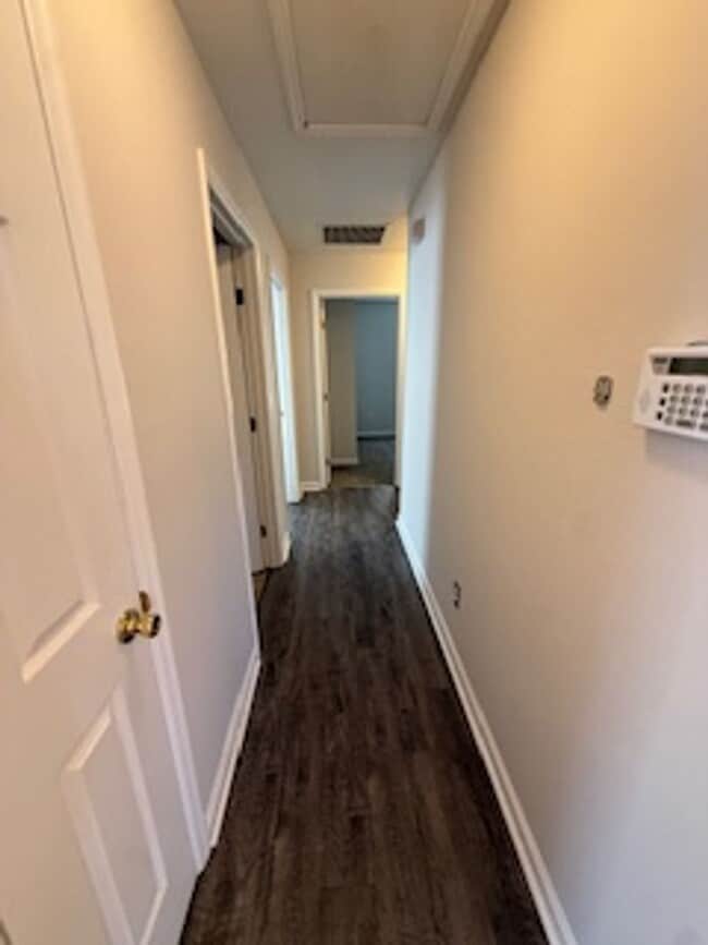 Building Photo - 4556 Deslin Dr