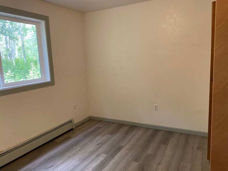 Building Photo - 2260 W Melanie Ave