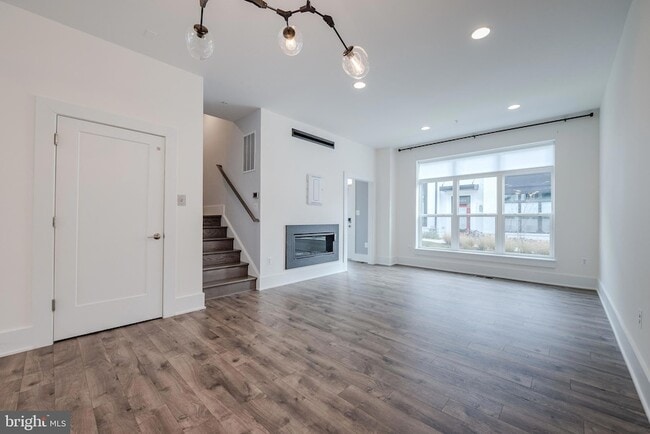 Building Photo - 11382 Emerald Park Rd