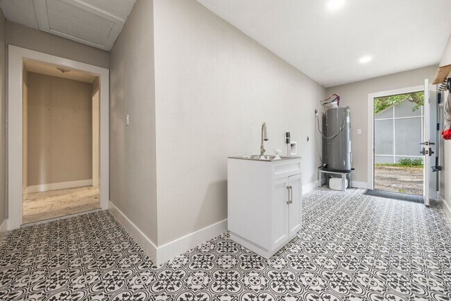 Building Photo - Ranger Creek Gem