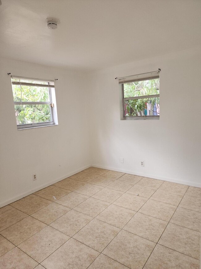 Building Photo - 5999 NW 42nd Ave