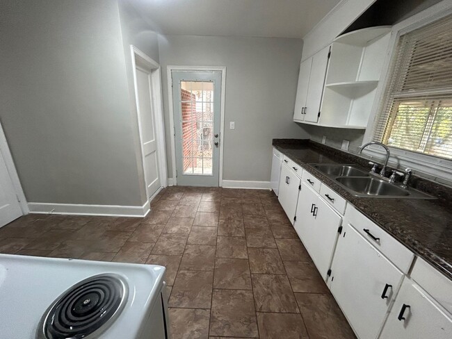 Building Photo - 623 S Beltline Blvd