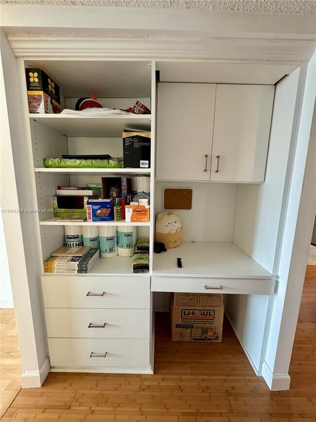 Building Photo - 18151 NE 31st Ct