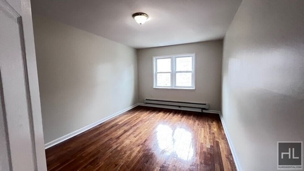 Building Photo - 2070 E 55th St
