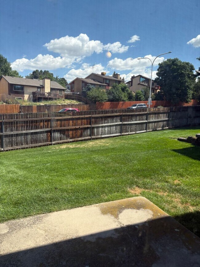 Building Photo - 2 Bedroom 2 Bathroom Townhome In Village S...