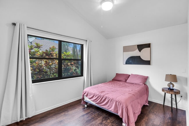 Building Photo - 1532 Primrose Ln