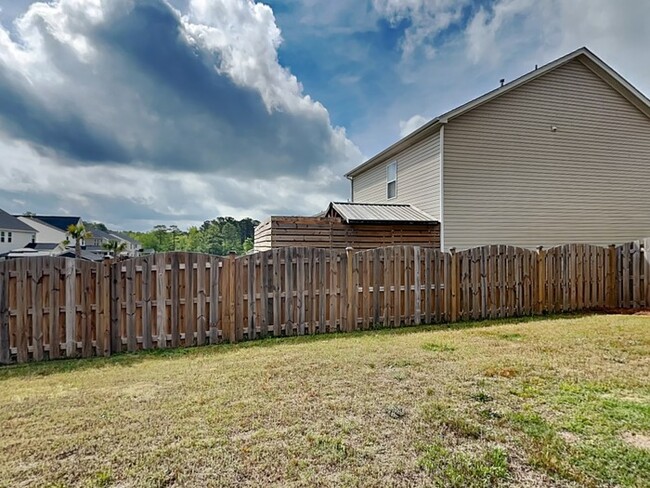 Building Photo - Ashton Lakes! Fenced in Backyard!!