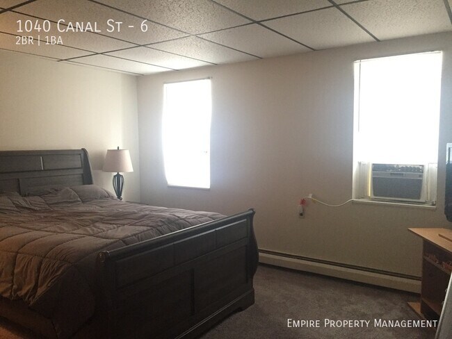 Building Photo - 1st Floor: 2 Bedroom / 1 Bathroom Apartmen...