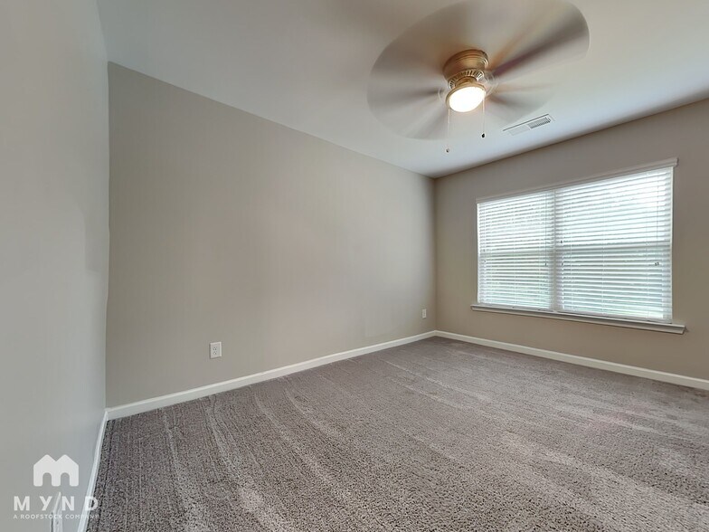 Building Photo - 2455 Quincy Loop